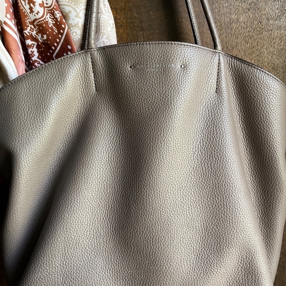 Marc Jacobs Leather Tote Bag-Taupe-Gently Used - Picture 5 of 5